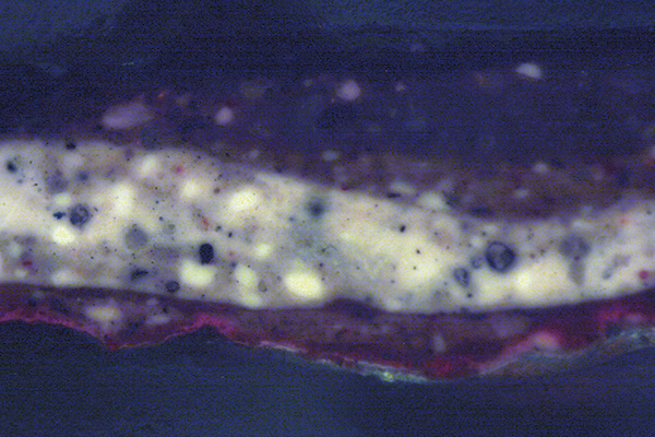 Cross section under blue light filterCertain organic substances already react to the inducement of blue light (resembling to UV light), thus this illumination with c. 400 nm blue light provides a preliminary result compared to the analysis of materials.